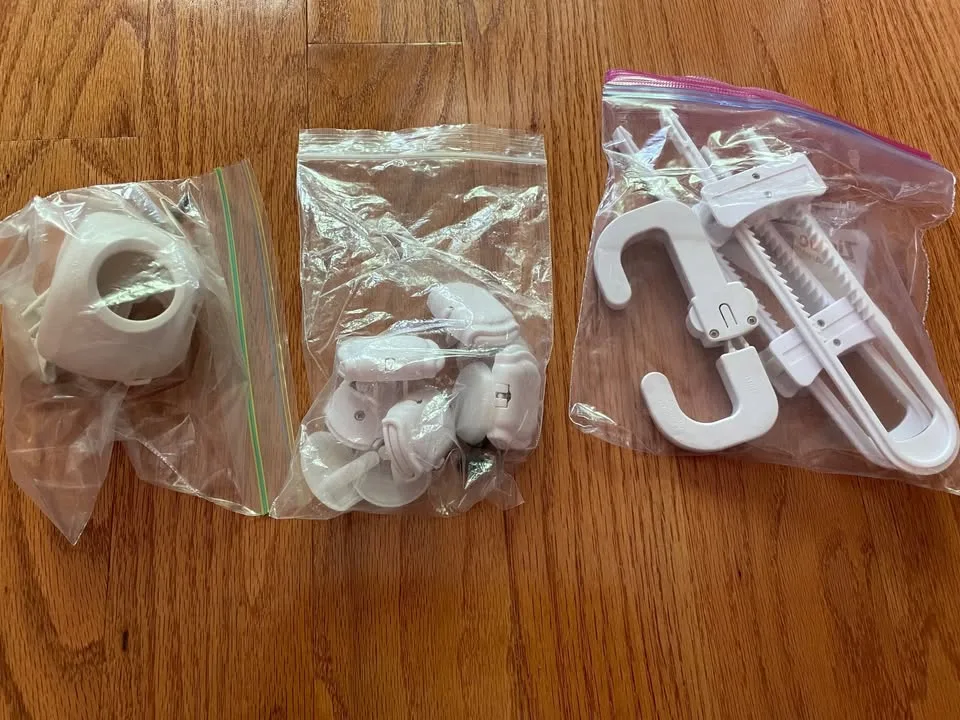 Baby Proofing Foam Corner Cushions, Plugs, Cupboard Locks image indicator(2)