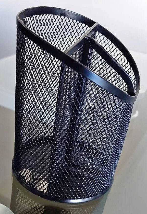 Wire Mesh Desktop Pencil Cup and one free pen holder thumbnail