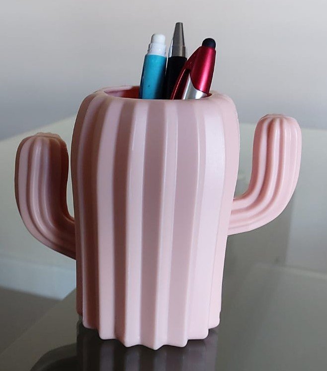 Wire Mesh Desktop Pencil Cup and one free pen holder
