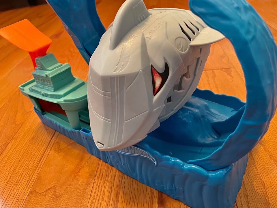Hot Wheels Robo Shark Frenzy