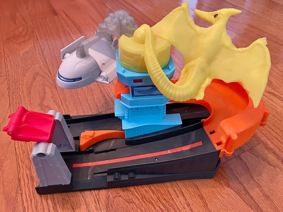 Hot Wheels Ptero-Port Attack Plane and Truck