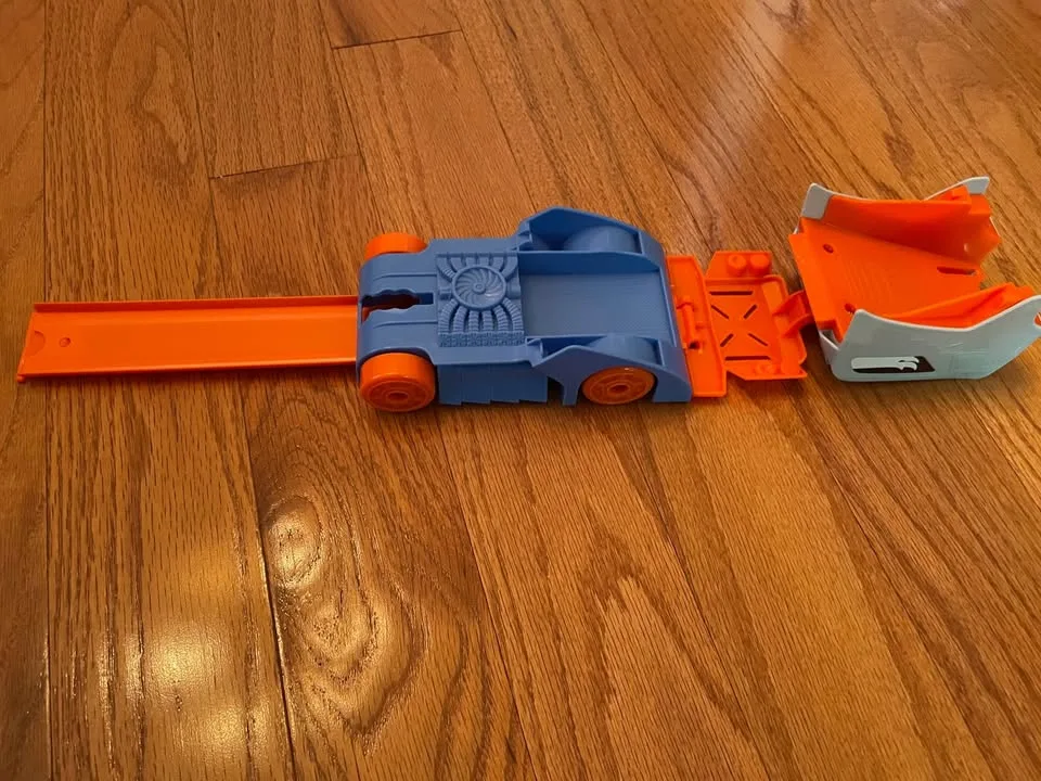 Hot Wheels Ptero-Port Attack Plane and Truck image indicator(6)