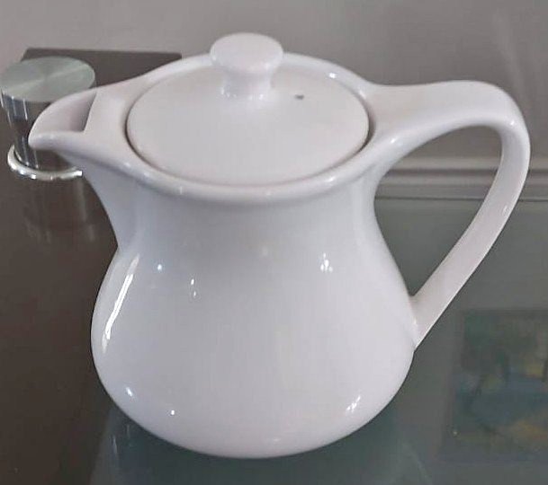 Classic Teapot for Sale – Excellent Condition