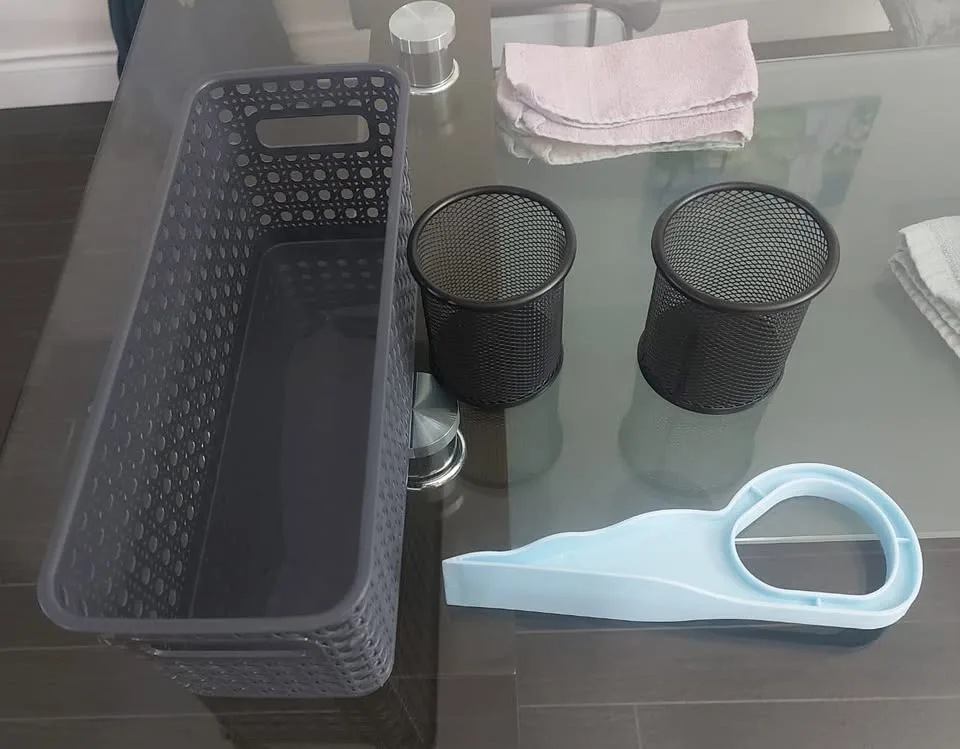 4 plastic baskets and 10 containers/bottles image indicator(6)