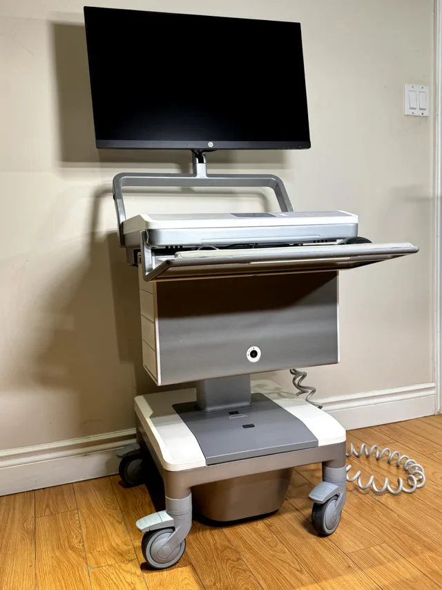 TouchPoint T7 Medical Cart + HP Monitor | GoodFinds image indicator(2)
