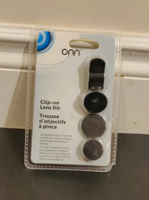 Onn Clip-On Lens Kit – Universal for Smartphones image indicator(3)
