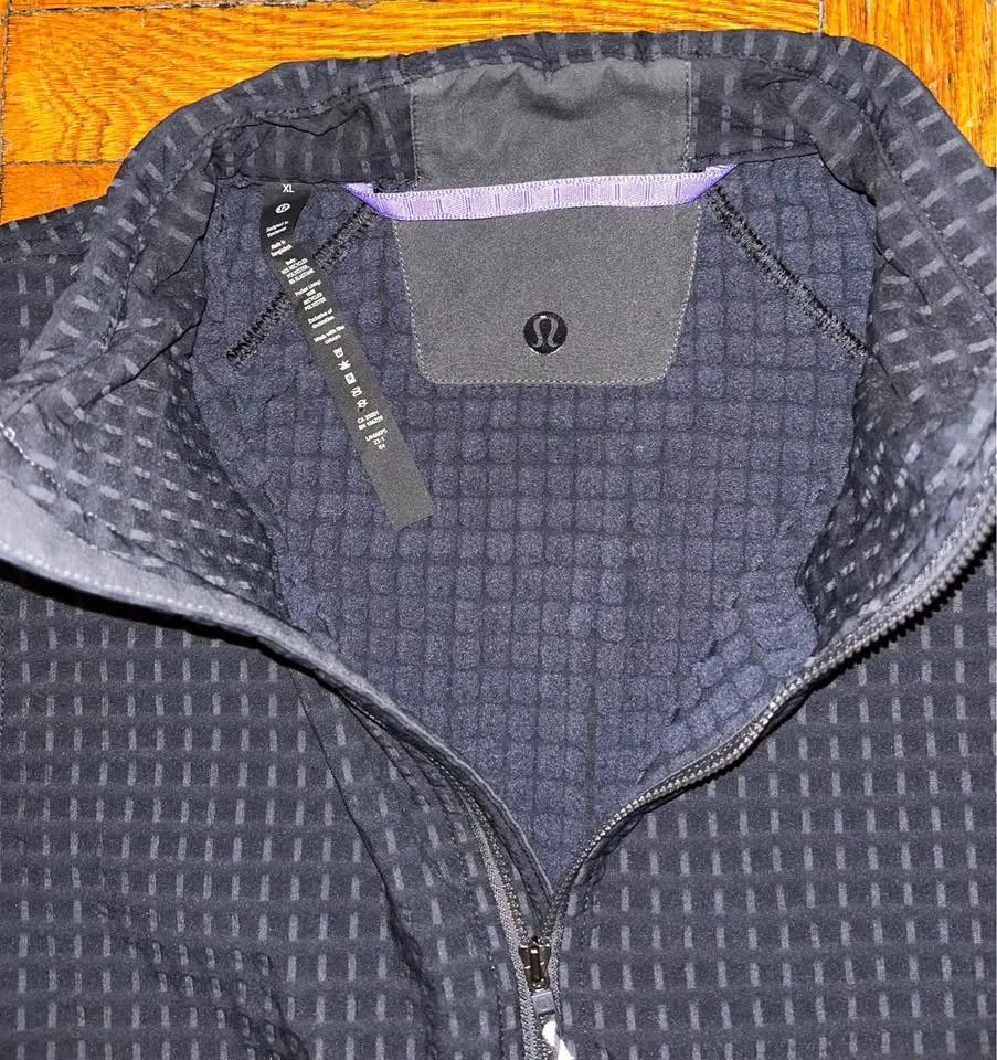 Lululemon Lightweight Men's Black Vest - SZ XL 🧡 image indicator(3)