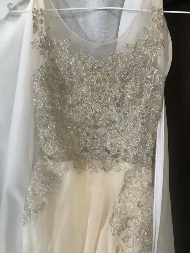 Wedding Dress Size 6/8 image indicator(4)