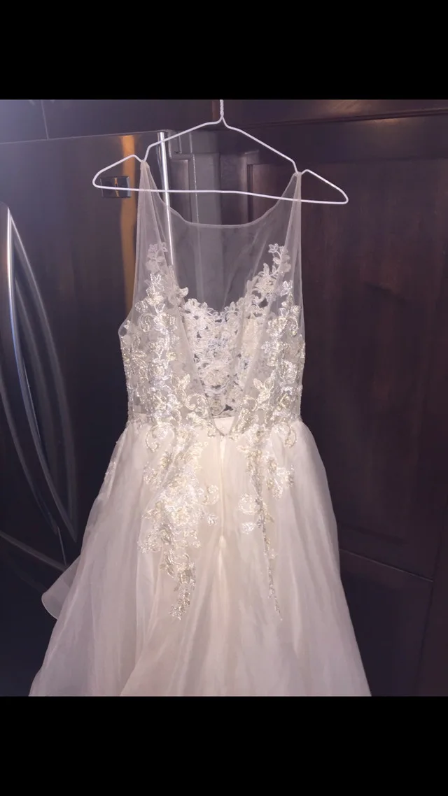 Wedding Dress Size 6/8 image indicator(6)