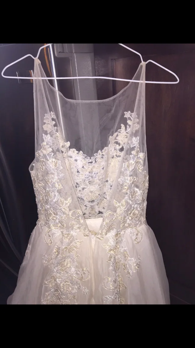 Wedding Dress Size 6/8 image indicator(7)