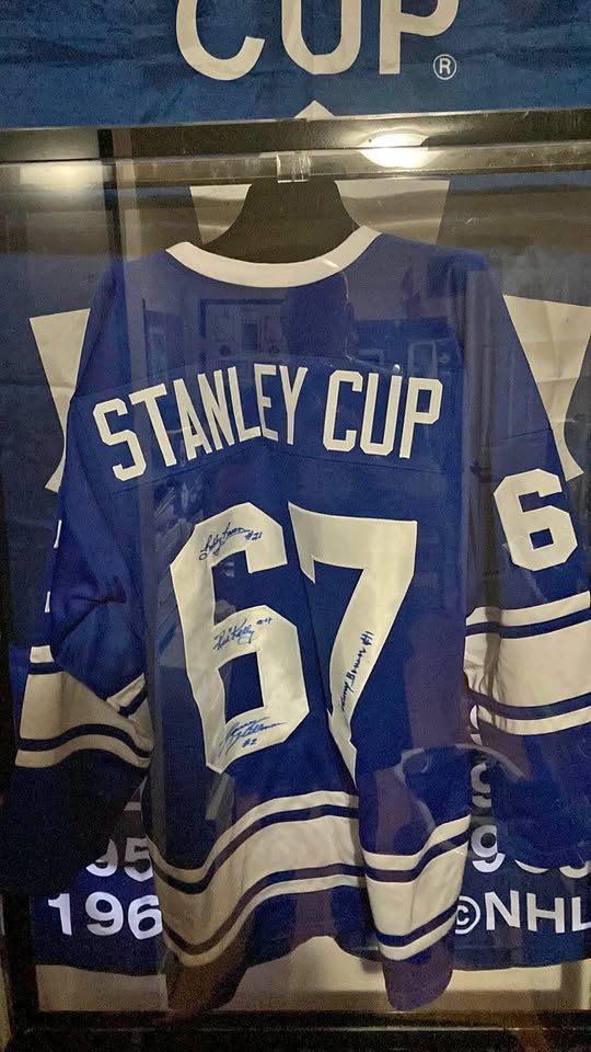 Signed maple leafs jersey by 4 players last cup in 1967