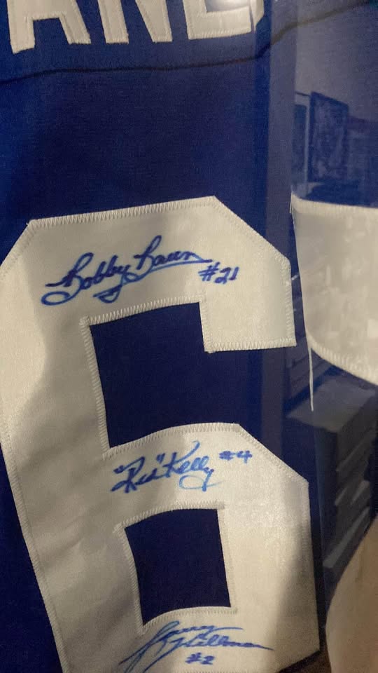 Signed maple leafs jersey by 4 players last cup in 1967 - photo 2