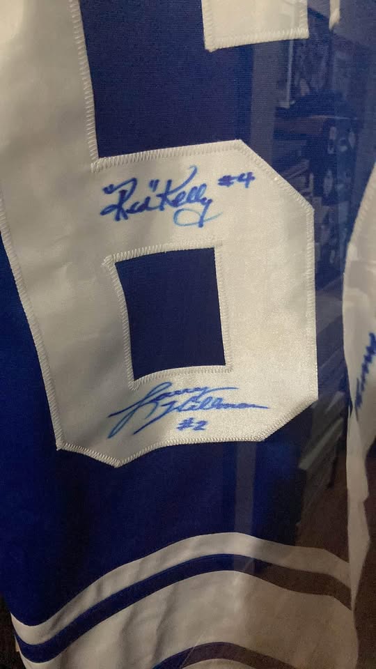 Signed maple leafs jersey by 4 players last cup in 1967 - photo 3