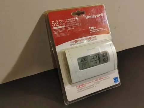 Good Finds | Honeywell 5-2 Day Programmable Thermostat image indicator(2)