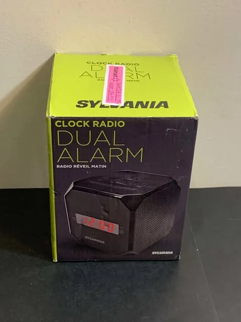 Good Finds | SYLVANIA Dual Alarm Clock Radio thumbnail