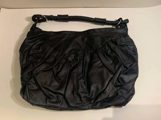 Good Finds | Chic Black Studded Shoulder Bag image indicator(4)