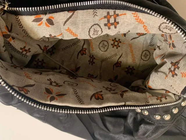 Good Finds | Chic Black Studded Shoulder Bag image indicator(6)