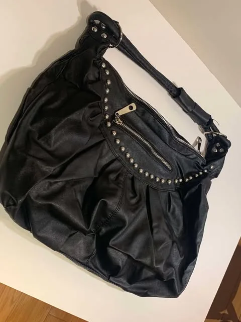 Good Finds | Chic Black Studded Shoulder Bag image indicator(8)