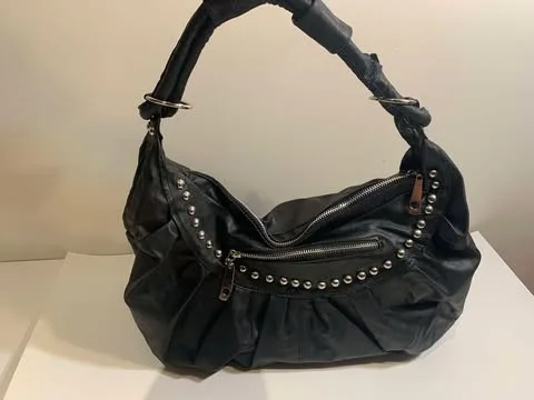 Good Finds | Chic Black Studded Shoulder Bag image indicator(9)