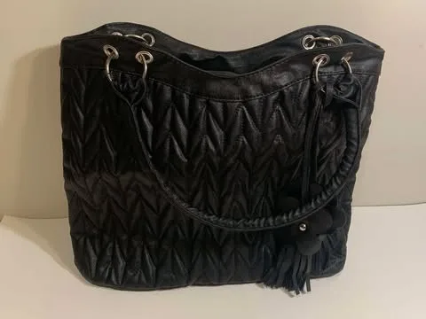 Good Finds | Black Quilted Handbag with Floral Tassels image indicator(4)