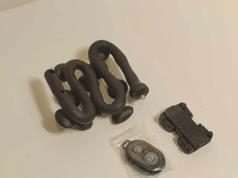 Selfie Snake with Wireless Remote | Good Finds image indicator(3)