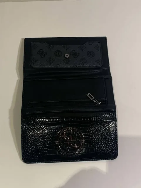 Good Finds | GUESS Black Wallet – Elegant & Functional image indicator(3)