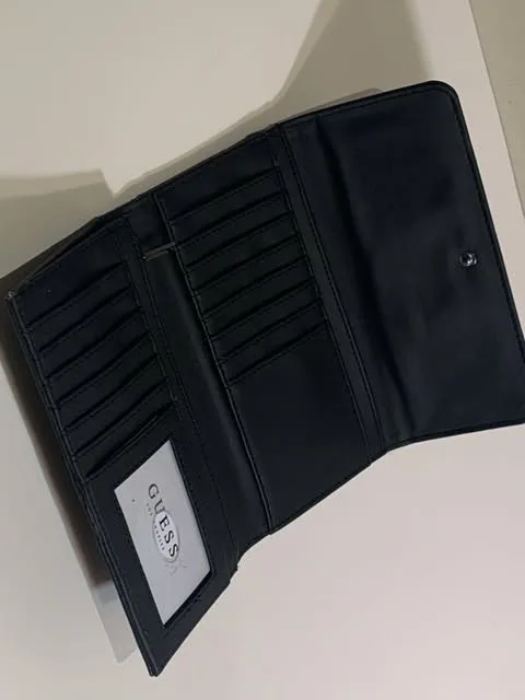 Good Finds | GUESS Black Wallet – Elegant & Functional image indicator(6)