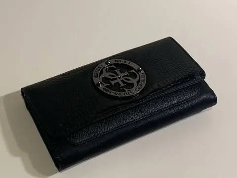 Good Finds | GUESS Black Wallet – Elegant & Functional image indicator(7)