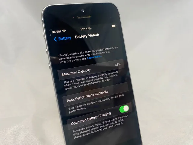 iPhone SE Space Gray (Unlocked) A1723 32GB IOS 15.7.9 image indicator(4)