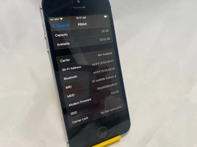 iPhone SE Space Gray (Unlocked) A1723 32GB IOS 15.7.9 image indicator(7)