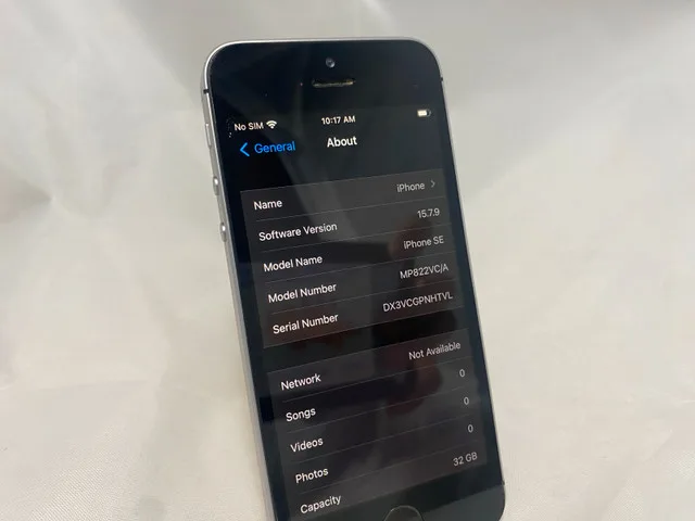 iPhone SE Space Gray (Unlocked) A1723 32GB IOS 15.7.9 image indicator(8)