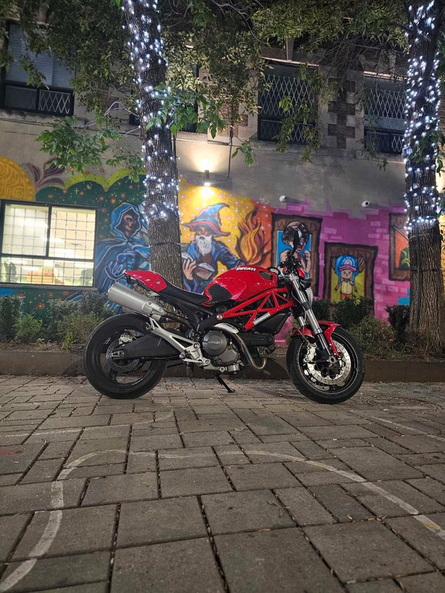 2009 ducati monster 696
