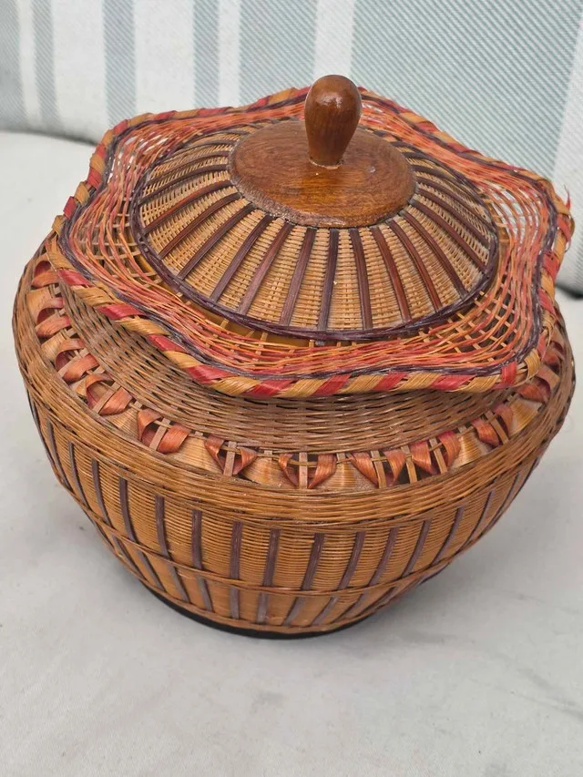 Wicker Basket with ceramic insert image indicator(2)