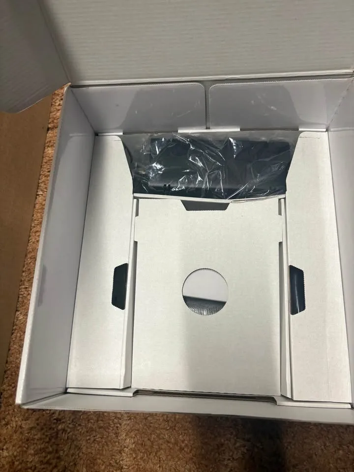 Xbox 360 S - 4GB Brand New In Box image indicator(2)