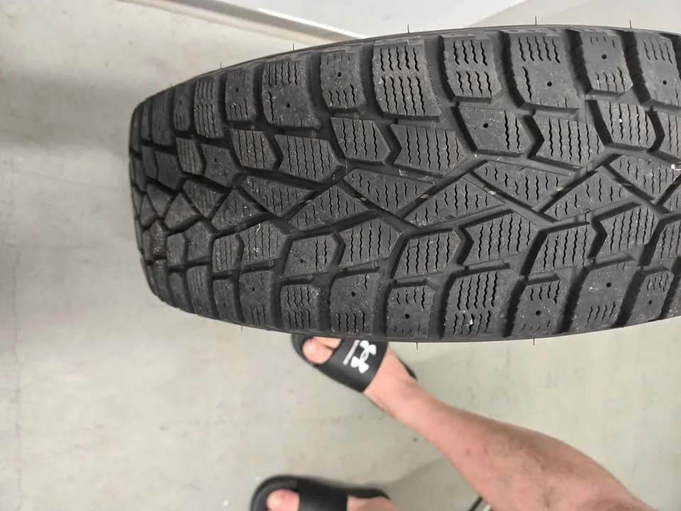 15" Snow Tires 195/65R15 91T on Steel Rims Used 1 Season image indicator(3)