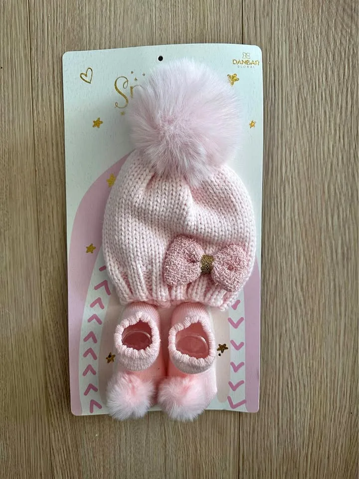 *Brand New* Baby Toque and Socks - size 0-12 months thumbnail