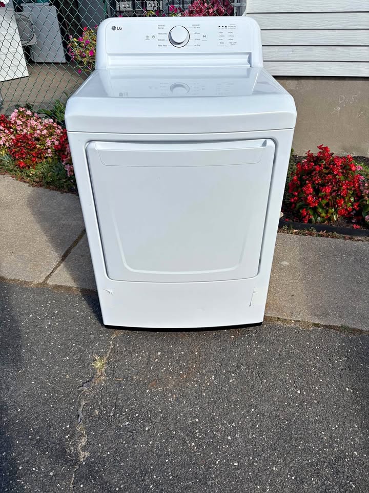 Like New LG Electric Dryer 27"