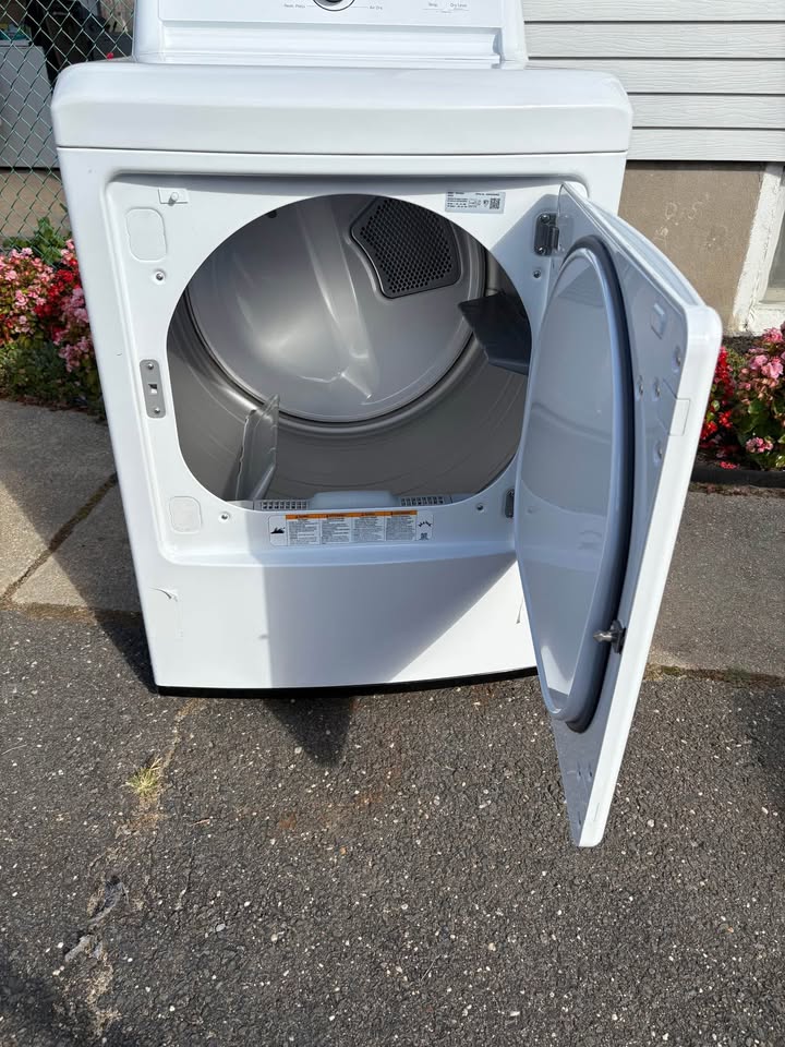 Like New LG Electric Dryer 27" - photo 3