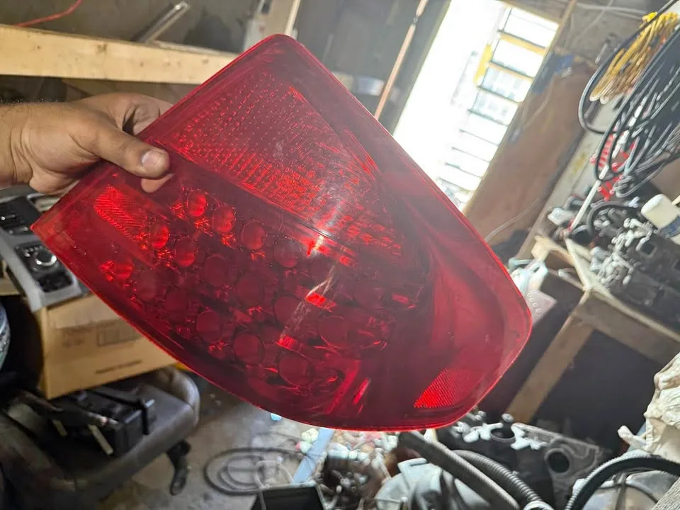 G 35 passenger taillight thumbnail