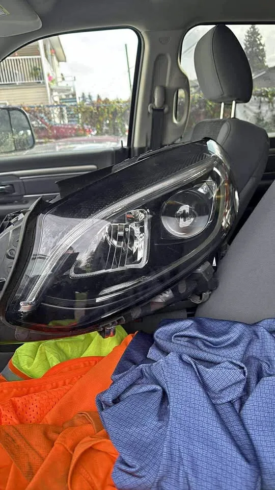 Mercedes b250 headlight thumbnail