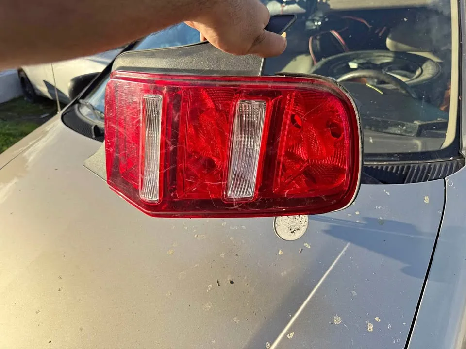 Mustang gt taillight thumbnail