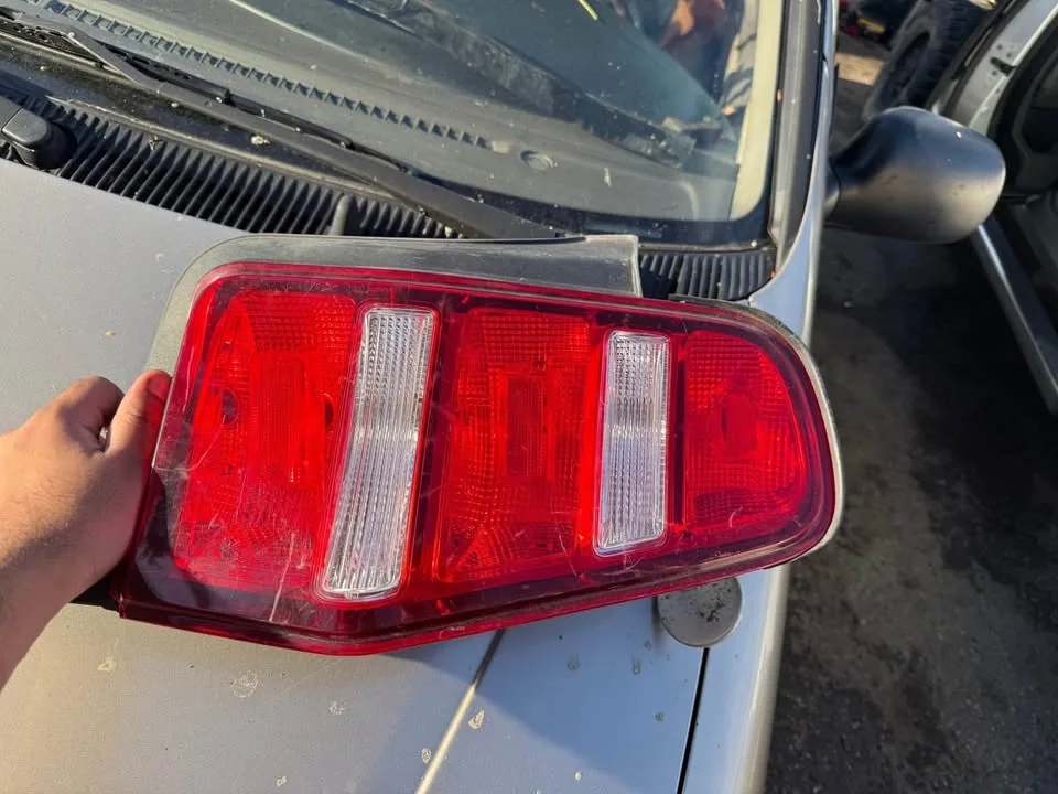Mustang gt taillight image indicator(2)