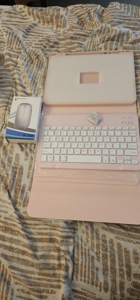 iPad 11th/10th Gen Case with Keyboard, Mouse Pink - photo 2