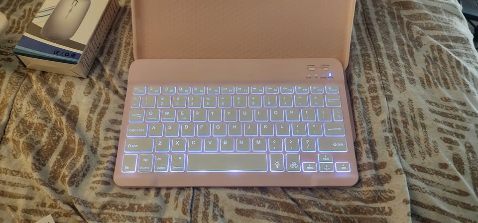 iPad 11th/10th Gen Case with Keyboard, Mouse Pink - photo 3