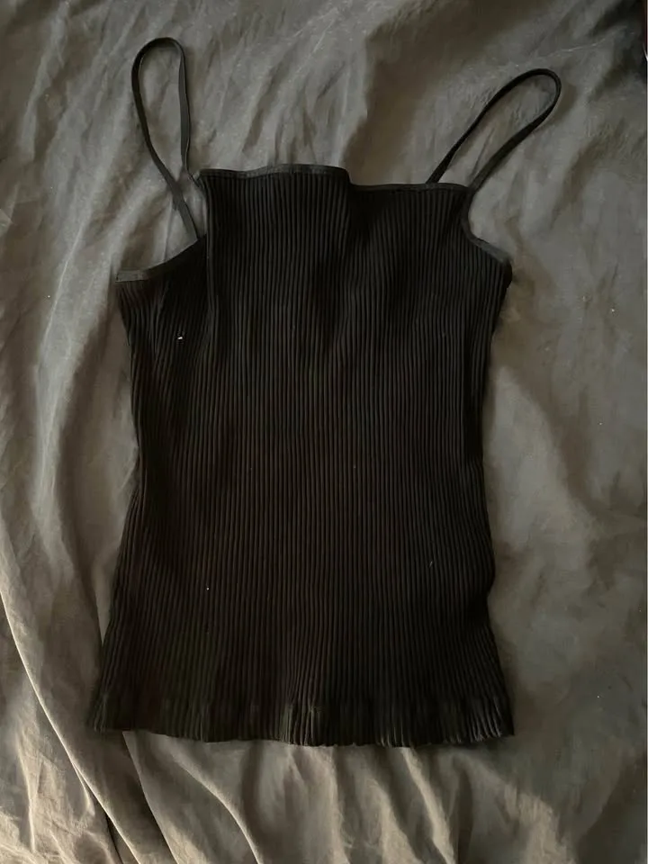 Tna & Wilfred Free Tanks image indicator(3)