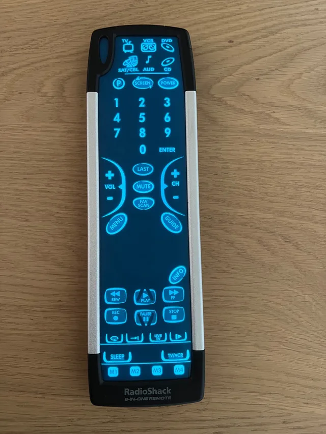 RadioShack 6 in 1 programmable remote image indicator(2)