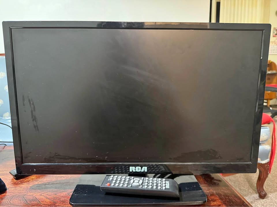 RCA monitor has cd player and also is a tv