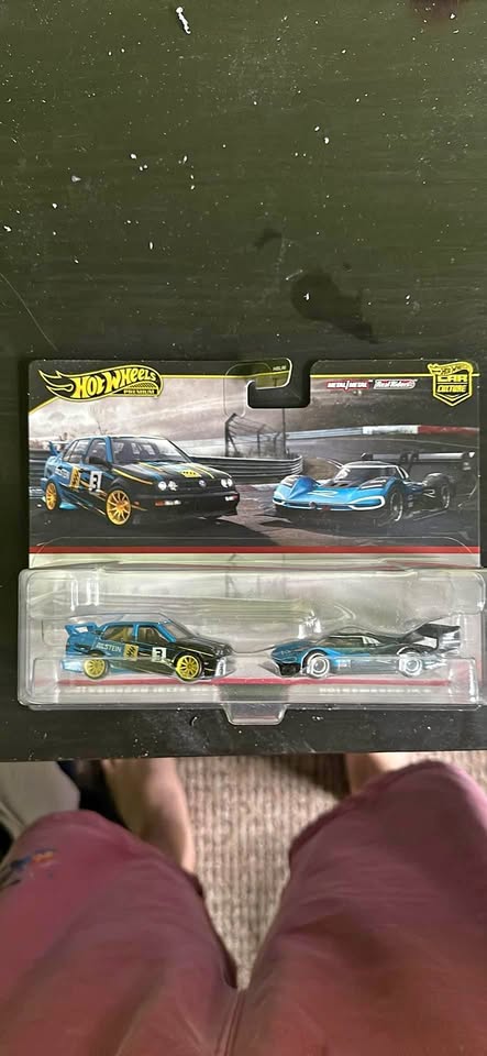 2024 Hot wheels 2 Packs one open to offers and trades
