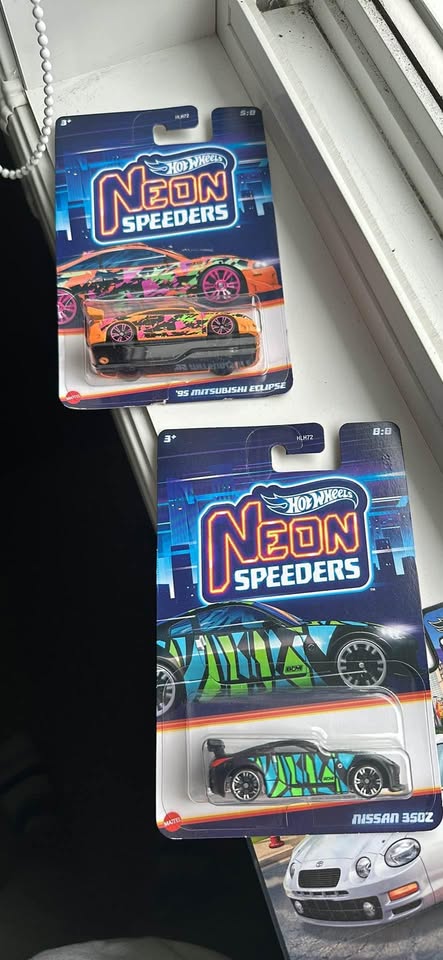 Hot wheels neon speeders 5 dollar each - photo 2