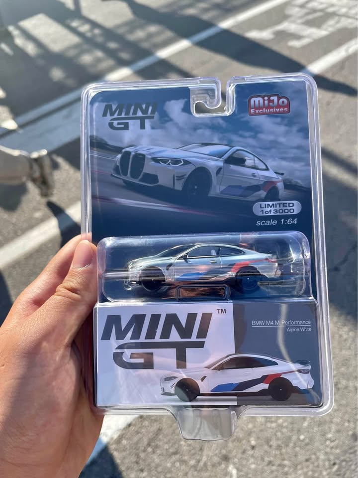 Minigt chase bmw m4 m performance